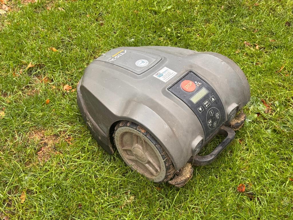 Robotmaaier voor de hobyist, Ophalen, Gebruikt, Stiga, Met regensensor