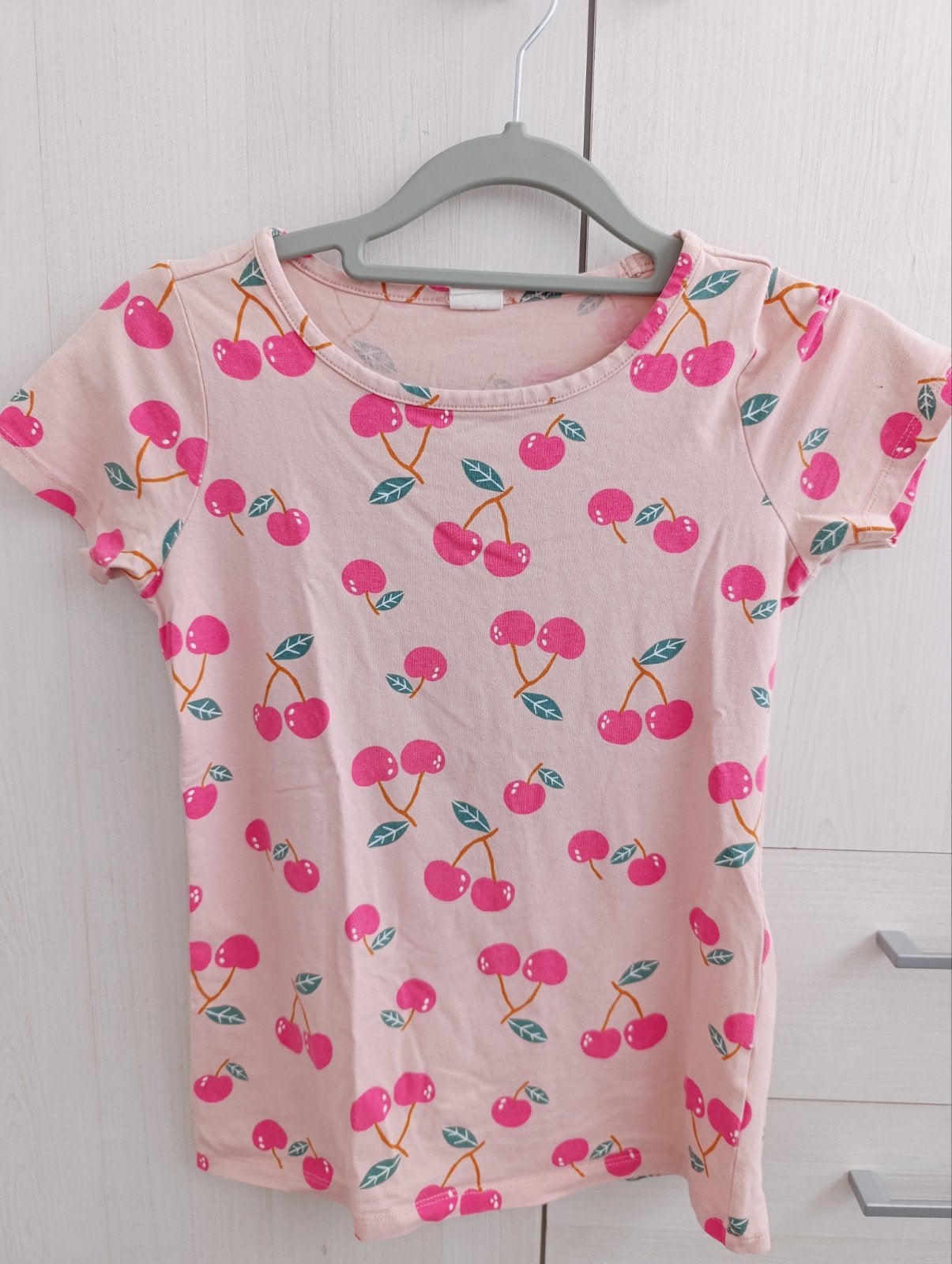 Roze T-shirt met kersen voor meisjes van 11-12 jaar., Ophalen, Meisje, Zo goed als nieuw, Shirt of Longsleeve