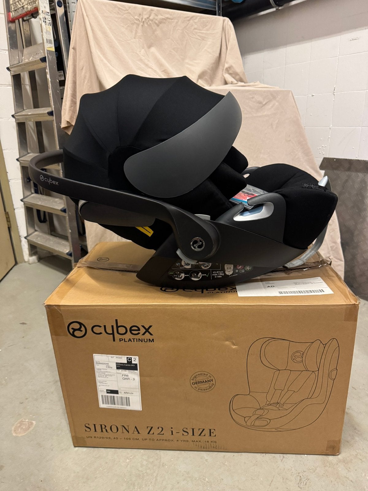 Cybex Cloud Z i-Size Plus Deep Black + Ukje-hoes, Autogordel of Isofix, Zo goed als nieuw, 0 t/m 13 kg, Slaapstand
