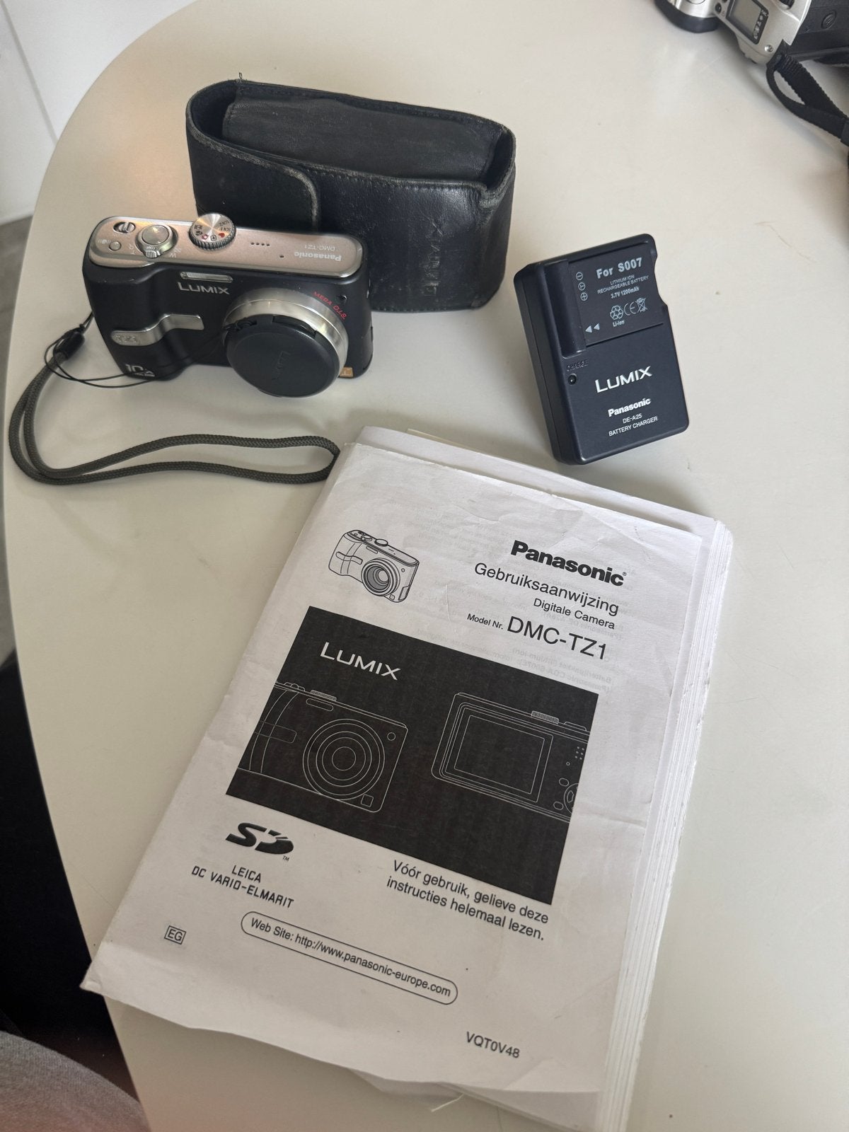 Panasonic DMC TZ1 met tasje, oplader en 2 batterijen, Gebruikt, Panasonic, Beeldstabilisatie, Ophalen of Verzenden