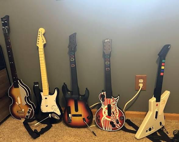 GEZOCHT:guitar hero gitaar, Ophalen, Muziek, 1 speler, Zo goed als nieuw