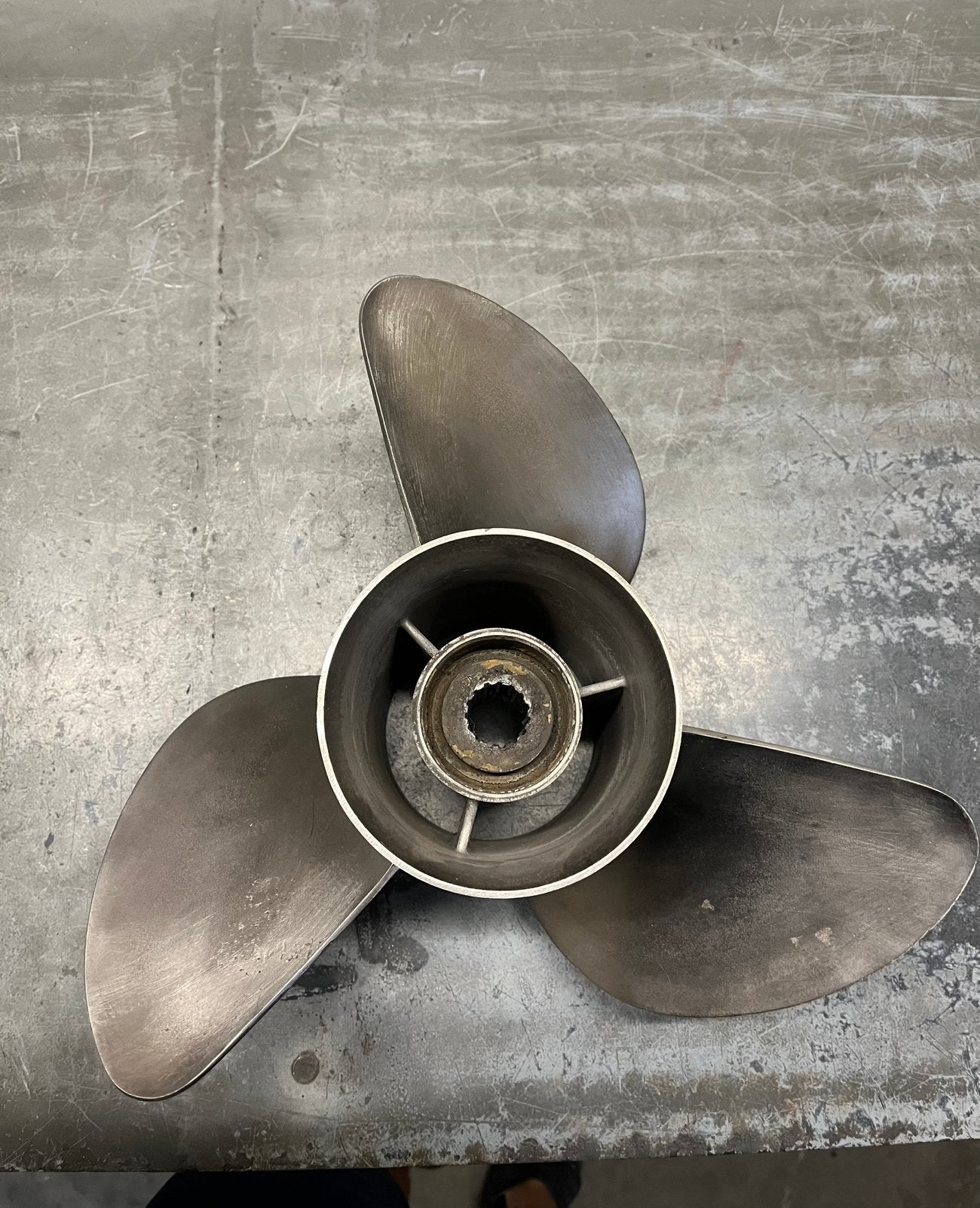 Propeller 13 3/4 x 21-m 15 splines, Ophalen of Verzenden, Zo goed als nieuw, Motor en Techniek, Motorboot