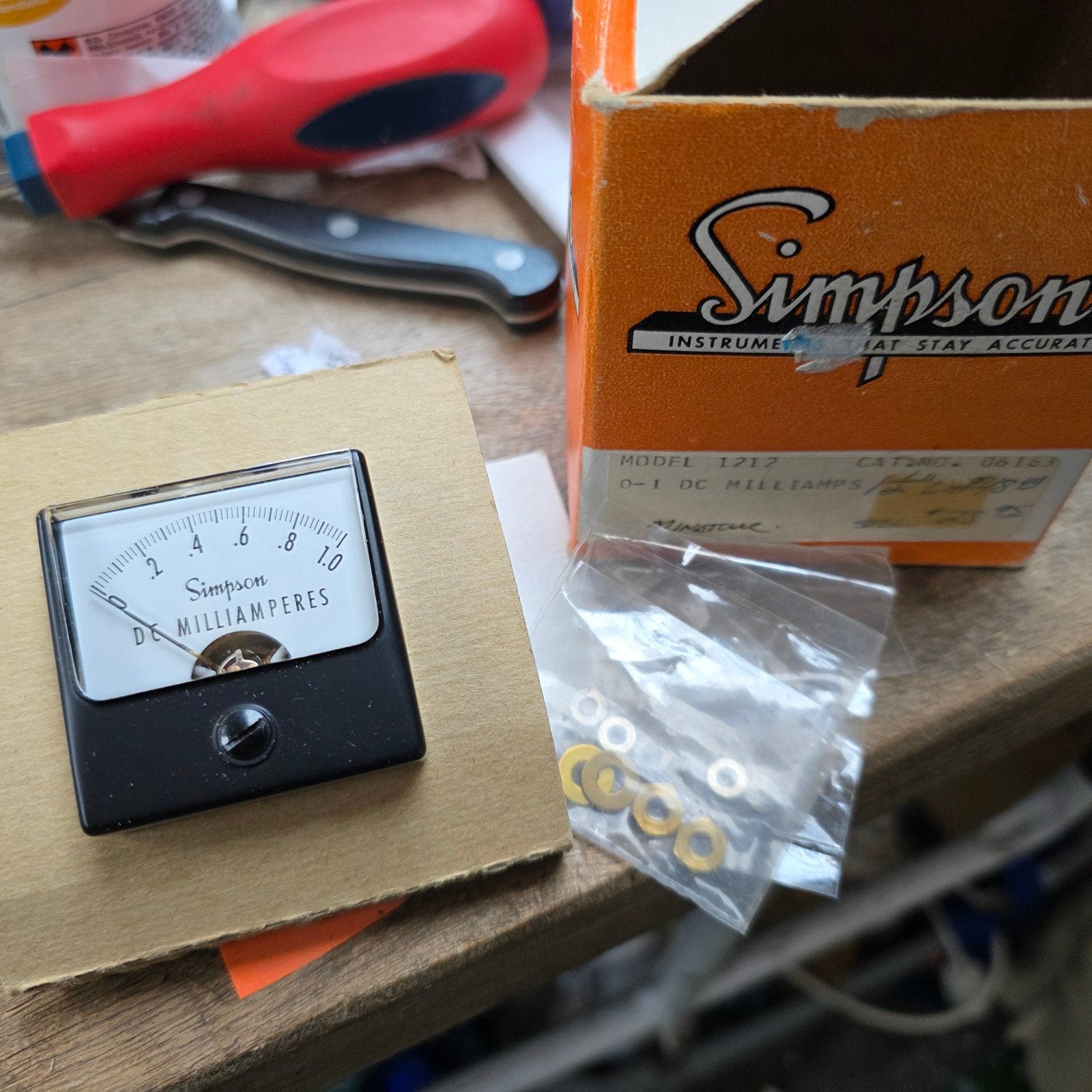 Simpson 1212 Paneelmeter 0-1 mA DC (Nieuw in doos), Ophalen of Verzenden, Nieuw, Multimeter
