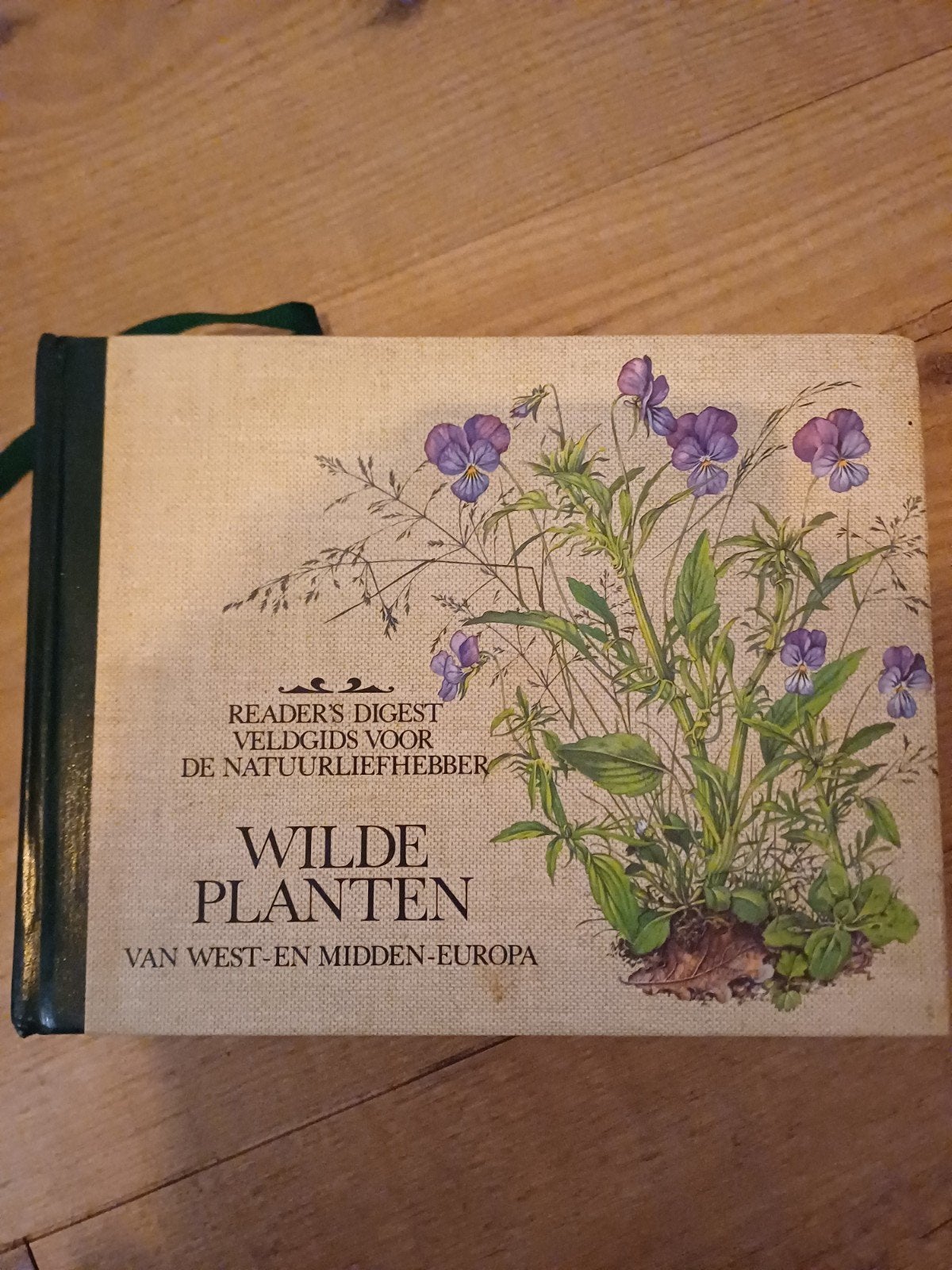 Wilde Planten Veldgids Reader's Digest, Boeken, Ophalen of Verzenden, Zo goed als nieuw, Bloemen, Planten en Bomen, Reader's Digest
