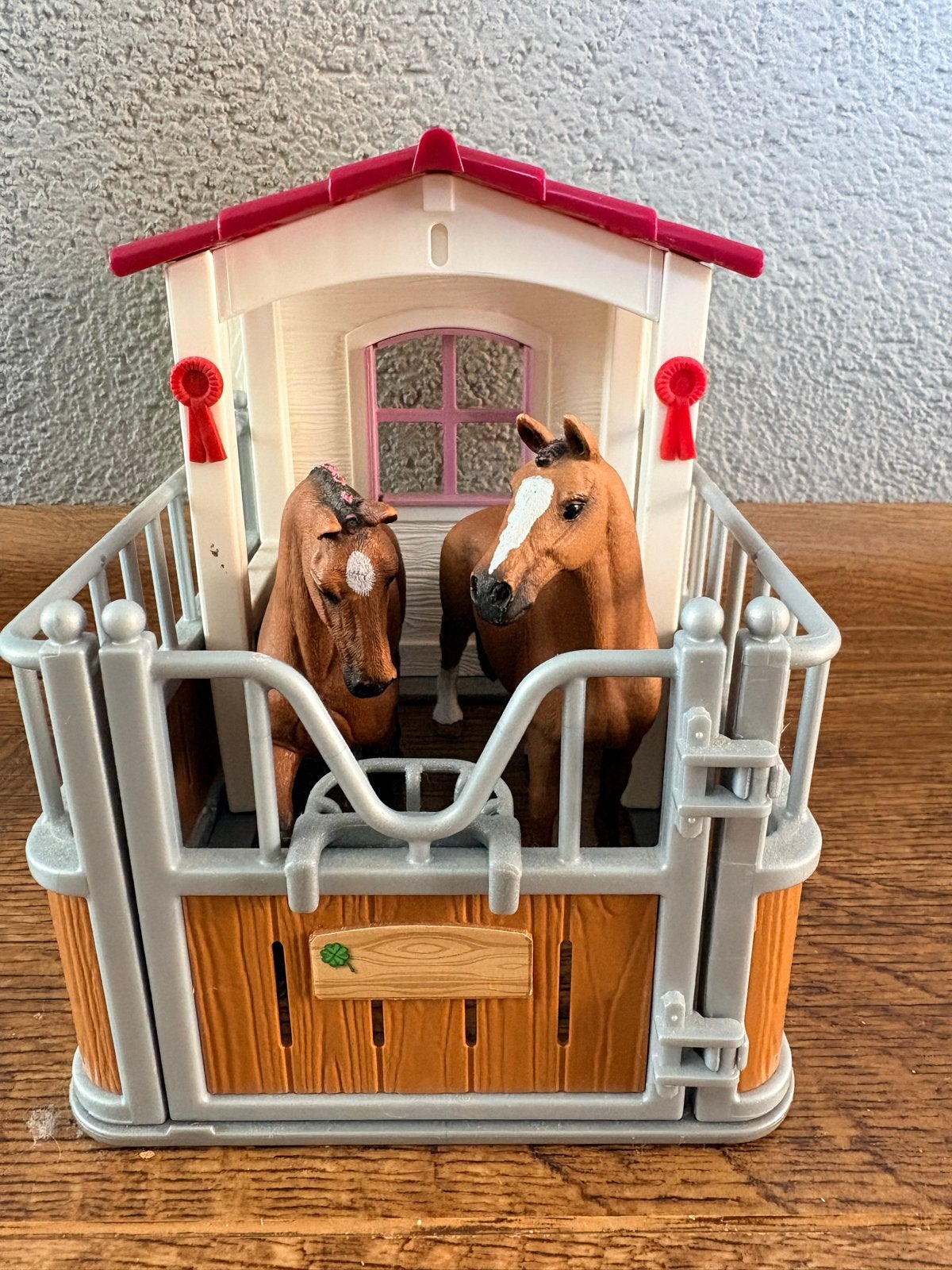 Schleich paardenstal met twee paarden, Ophalen of Verzenden, Zo goed als nieuw