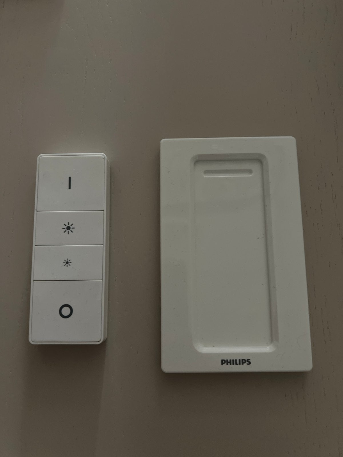 Philips Hue Dimmer Schakelaar V2 met Wandhouder, Huis en Inrichting, Lampen | Overige, Zo goed als nieuw, Ophalen