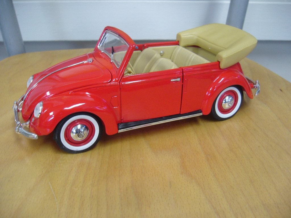 vw kever cabrio schaalmodel 1/18, Hobby en Vrije tijd, Modelauto's | 1:18, Ophalen of Verzenden, Zo goed als nieuw, Overige merken