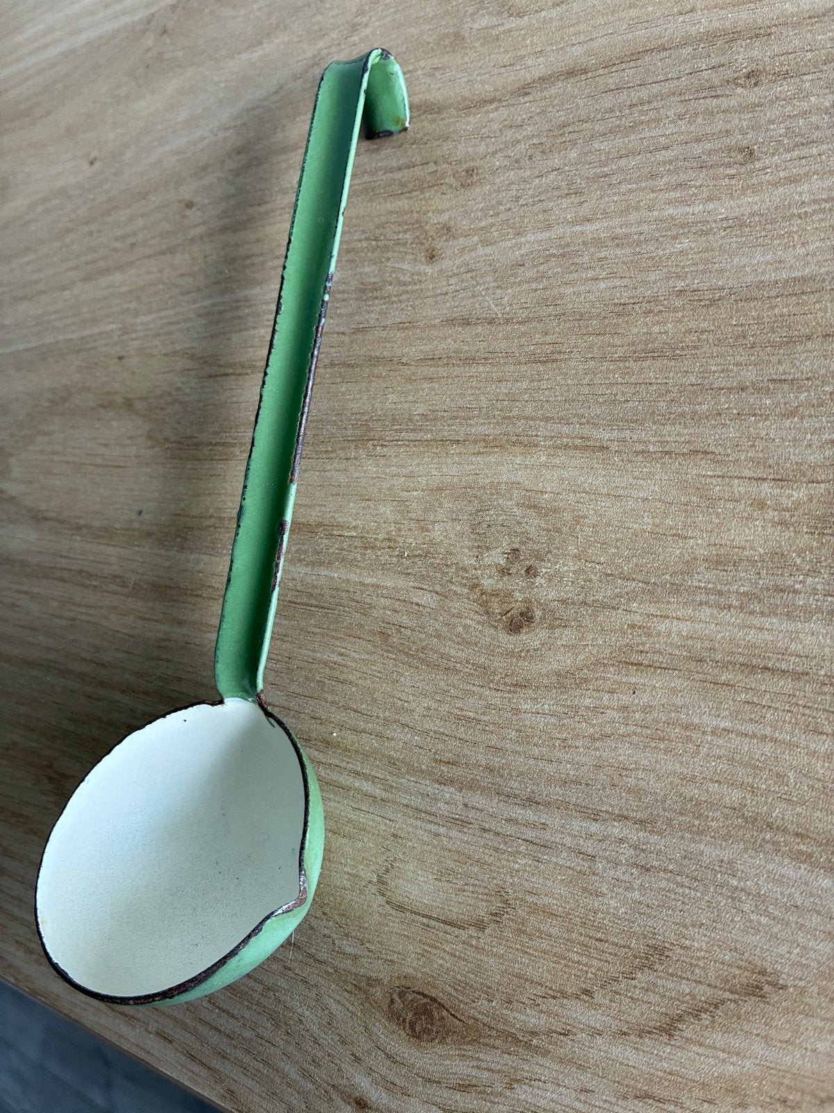 Vintage Groene Emaille Juslepel met Ophanghaak, Ophalen of Verzenden