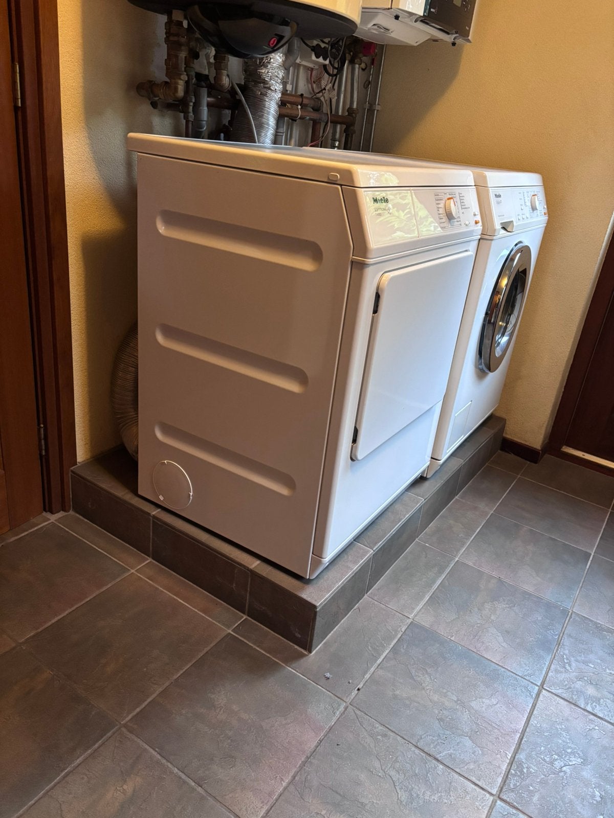 Miele droger softtronic T4163, Ophalen, 6 tot 8 kg, Luchtafvoer, Zo goed als nieuw
