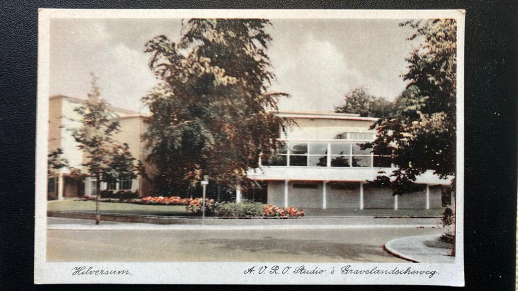 Hilversum  AVRO Studio  's Gravelandseweg, Verzamelen, Ophalen of Verzenden, 1940 tot 1960