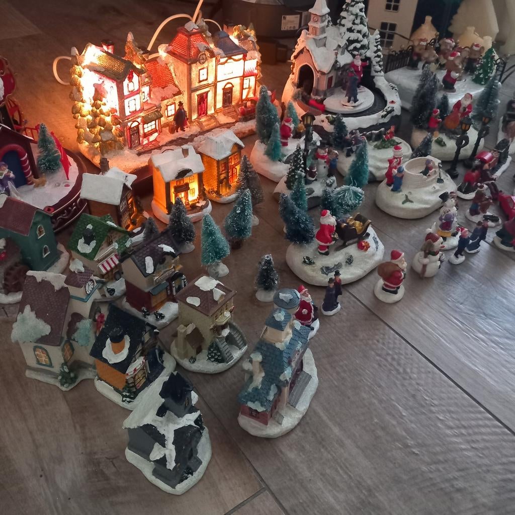 Mix Christmas village colection.Movements + lighting!, Diversen, Kerst, Ophalen of Verzenden