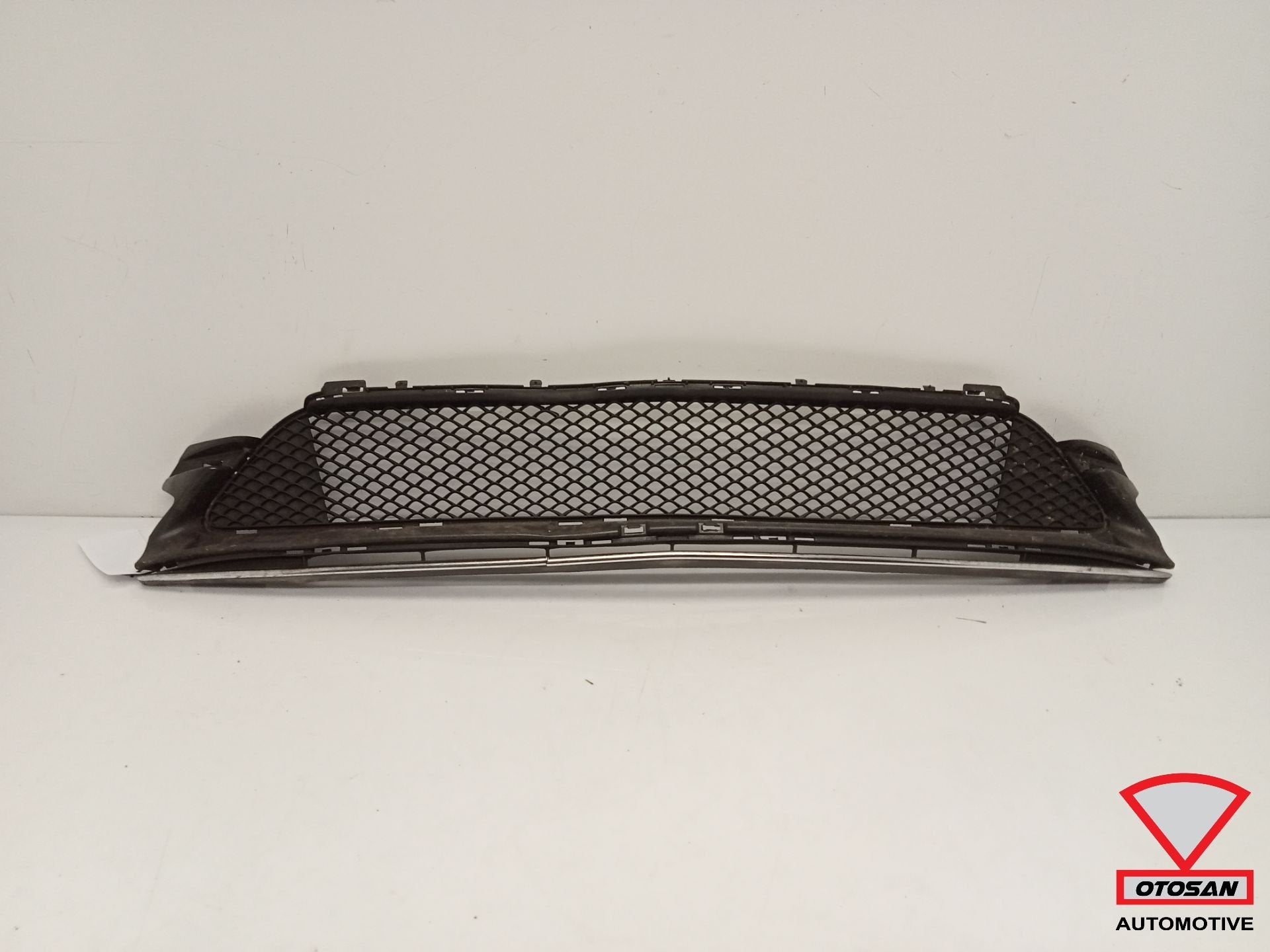 Mercedes C W205 Facelift Bumper Rooster Midden a2058852501, Gebruikt, Mercedes-Benz AG, Mercedes-Benz, Ophalen of Verzenden