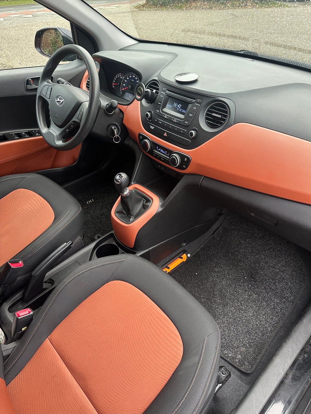 Foto 9 van Hyundai i10 1.0 5DR 2013 Zwart | Airco | Goed onderhouden |