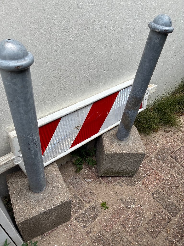 Afzetpaal verkeerspaal op betonvoet, Ophalen, Gebruikt, Minder dan 180 cm, Palen