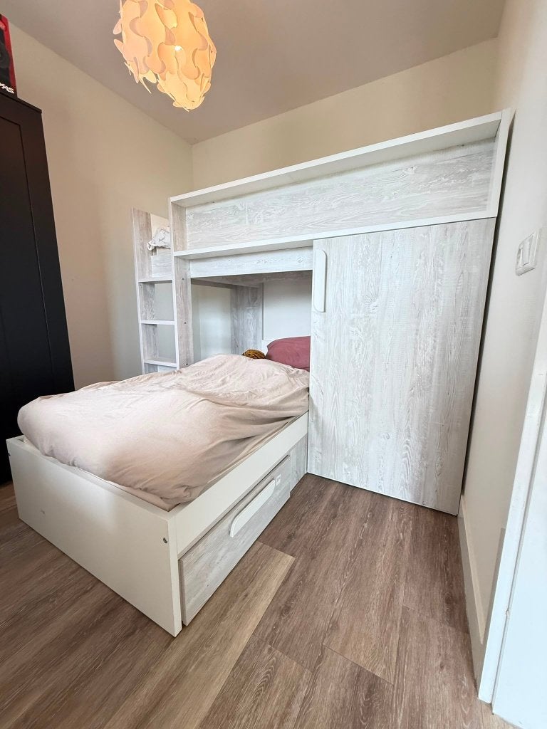 Hoekstapelbed 90x200 met kast essen - wit, Kinderen en Baby's, Kinderkamer | Stapelbedden en Hoogslapers, Ophalen, Zo goed als nieuw