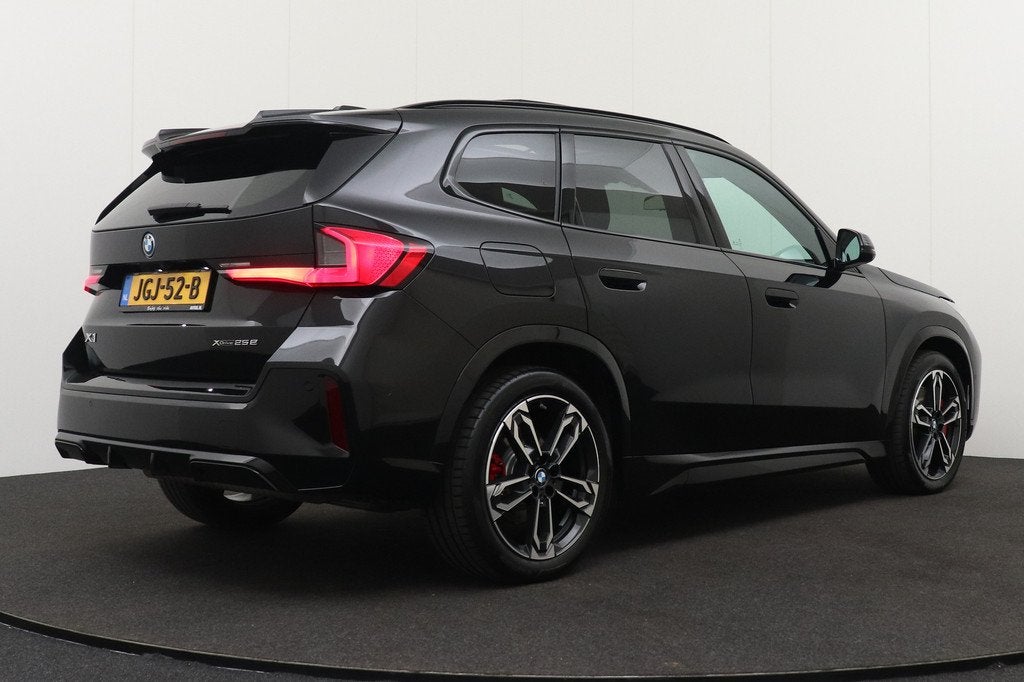 BMW X1 xDrive25e High M-Sport Pro NL-Auto Full Options Elekt, Auto's, BMW, 136 pk, Gebruikt, Zwart, Bedrijf