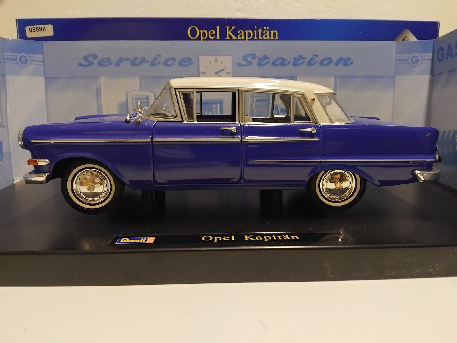 Opel Kapitein Kapitän blauw Revell metal 1:18 KRD, Hobby en Vrije tijd, Modelauto's | 1:18, Ophalen of Verzenden, Zo goed als nieuw