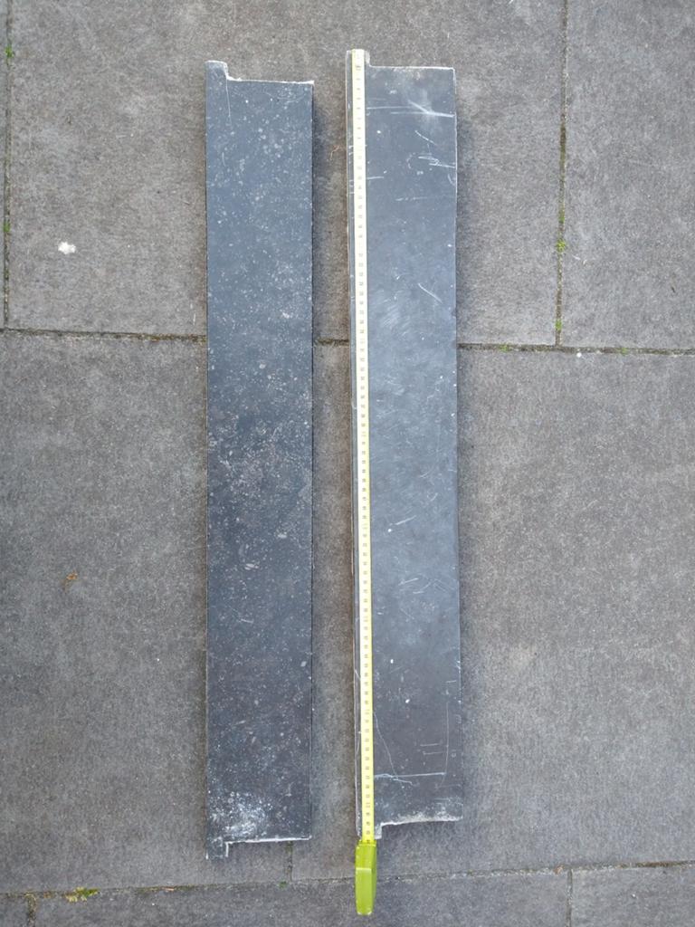 Twee natuurstenen dorpels (zwart, gemêleerd), Ophalen, Gebruikt, Steen of Klei, 50 tot 150 cm