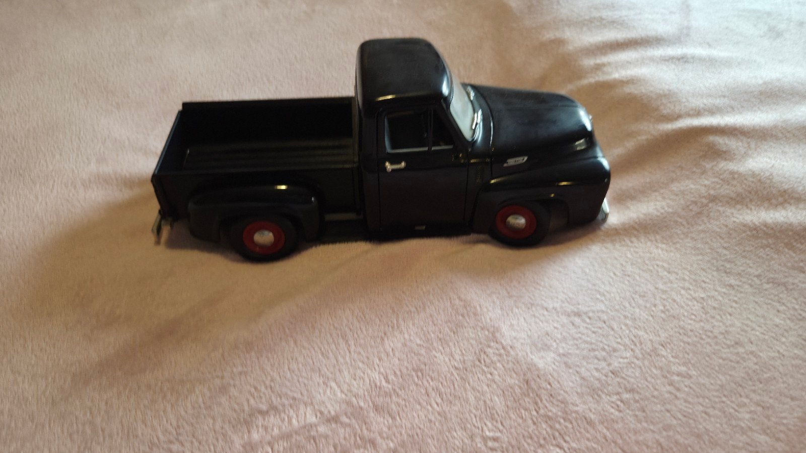 Zwarte Ford F-100 pick-up modelauto, Verzenden, Gebruikt, Overige merken