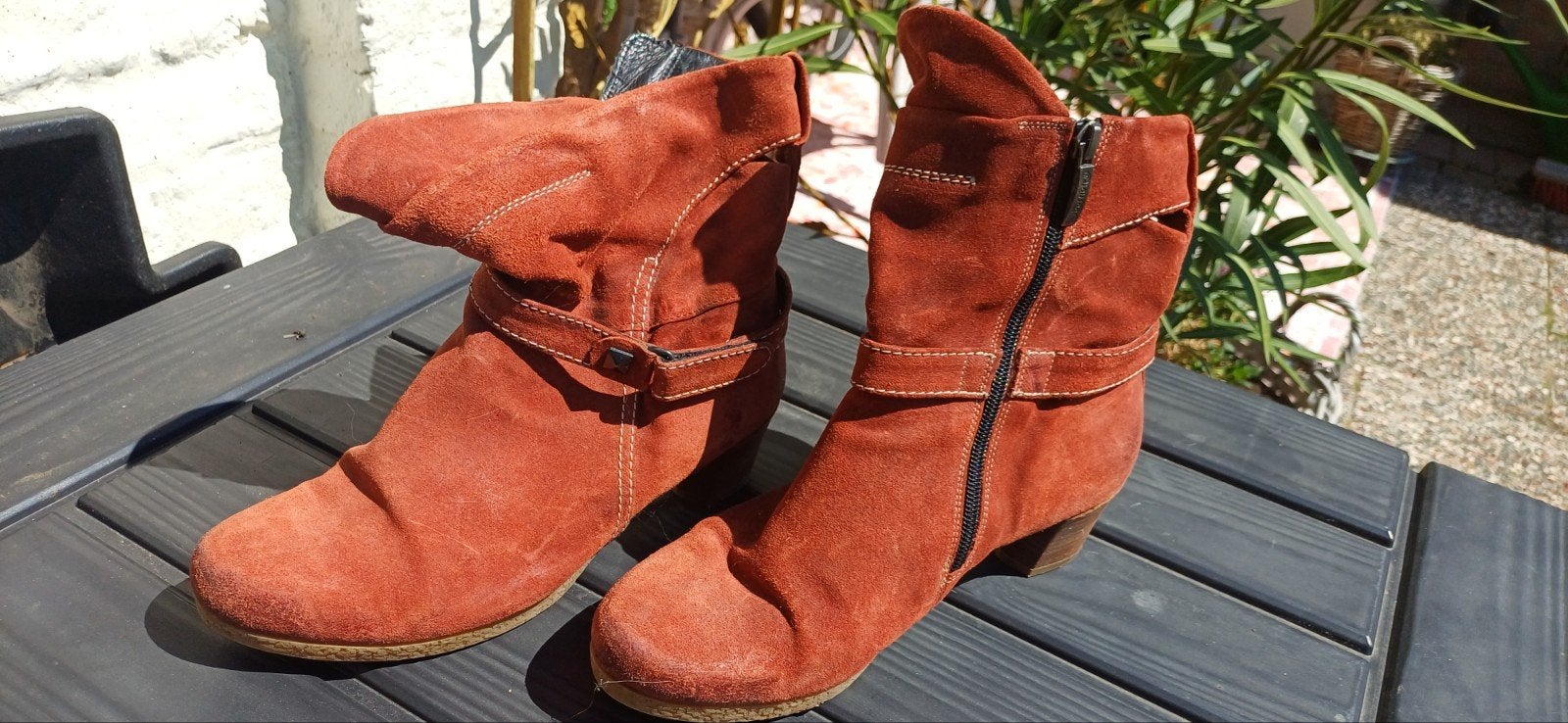 Rode en groene enkellaarsjes (Mijus) en sandalen mt 38/39, Lage of Enkellaarzen, Ophalen of Verzenden, Rood, Gedragen