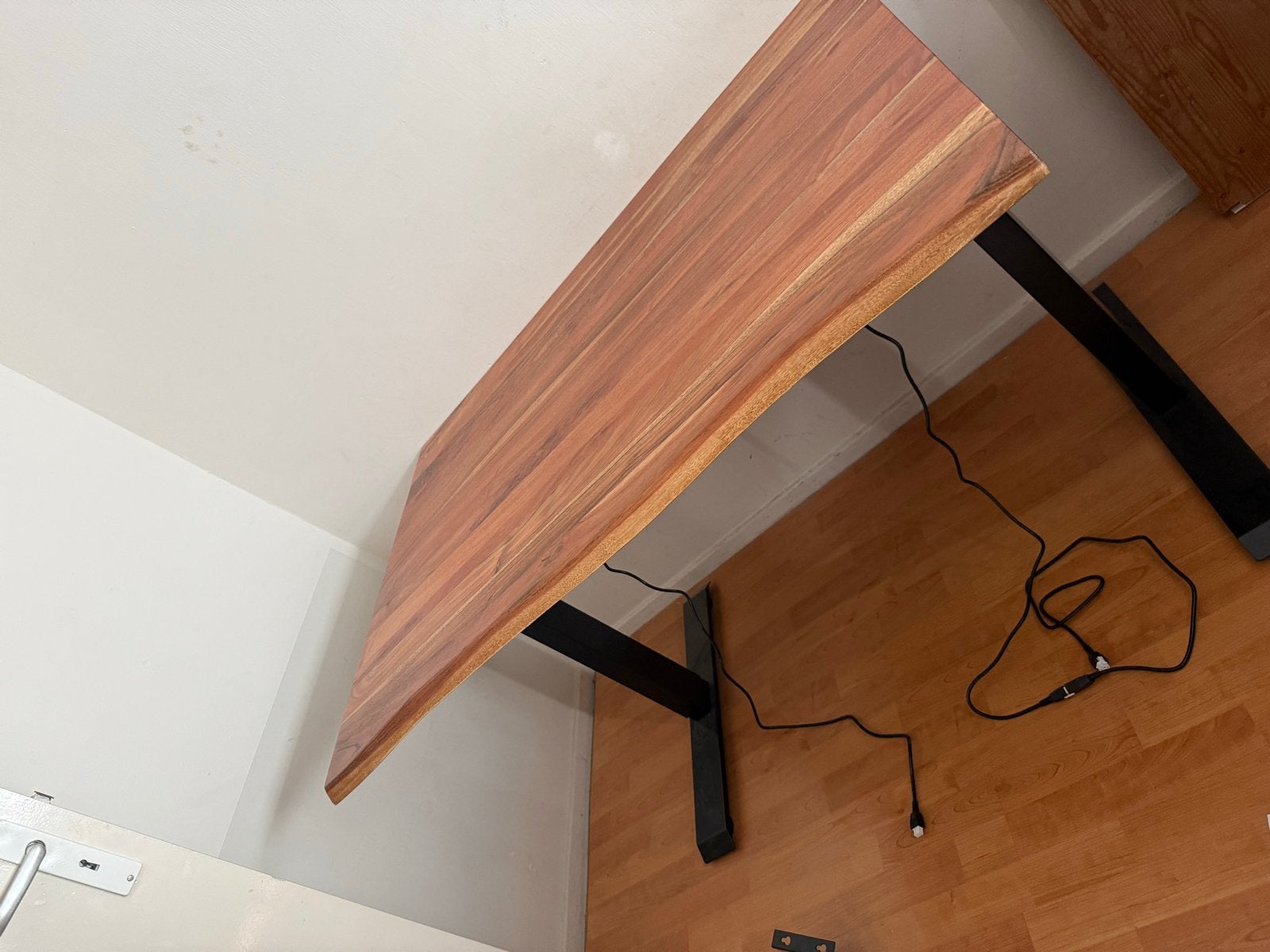 Verstelbaar bureau met acacia boomstam blad - Bodio Dax, Ophalen, Zit-sta bureau, Elektrisch, Hout