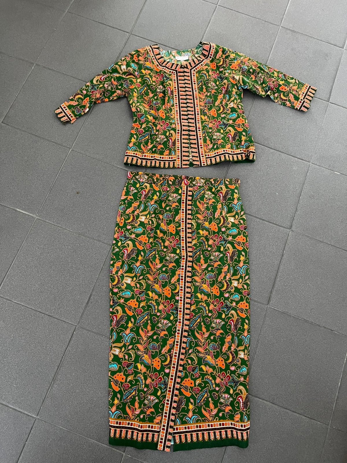 Prachtig Indonesisch Batic top & rok Maat M/L, Ophalen of Verzenden, Zo goed als nieuw