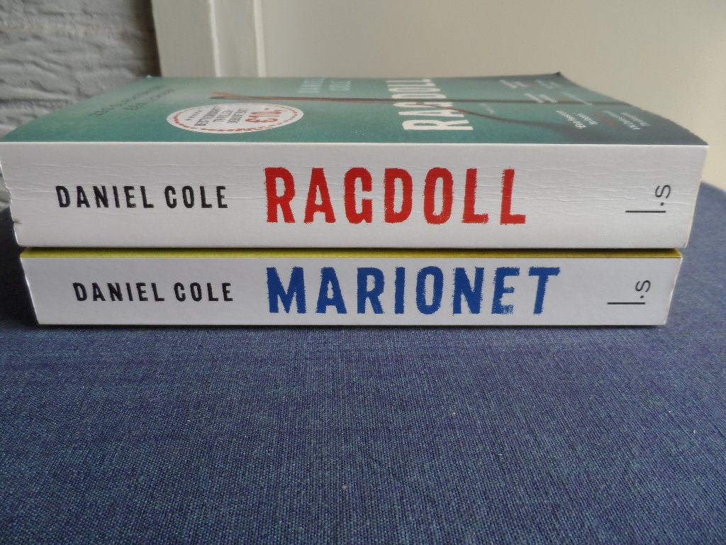 Daniel Cole 2 X, Ophalen of Verzenden, Zo goed als nieuw, Daniel Cole