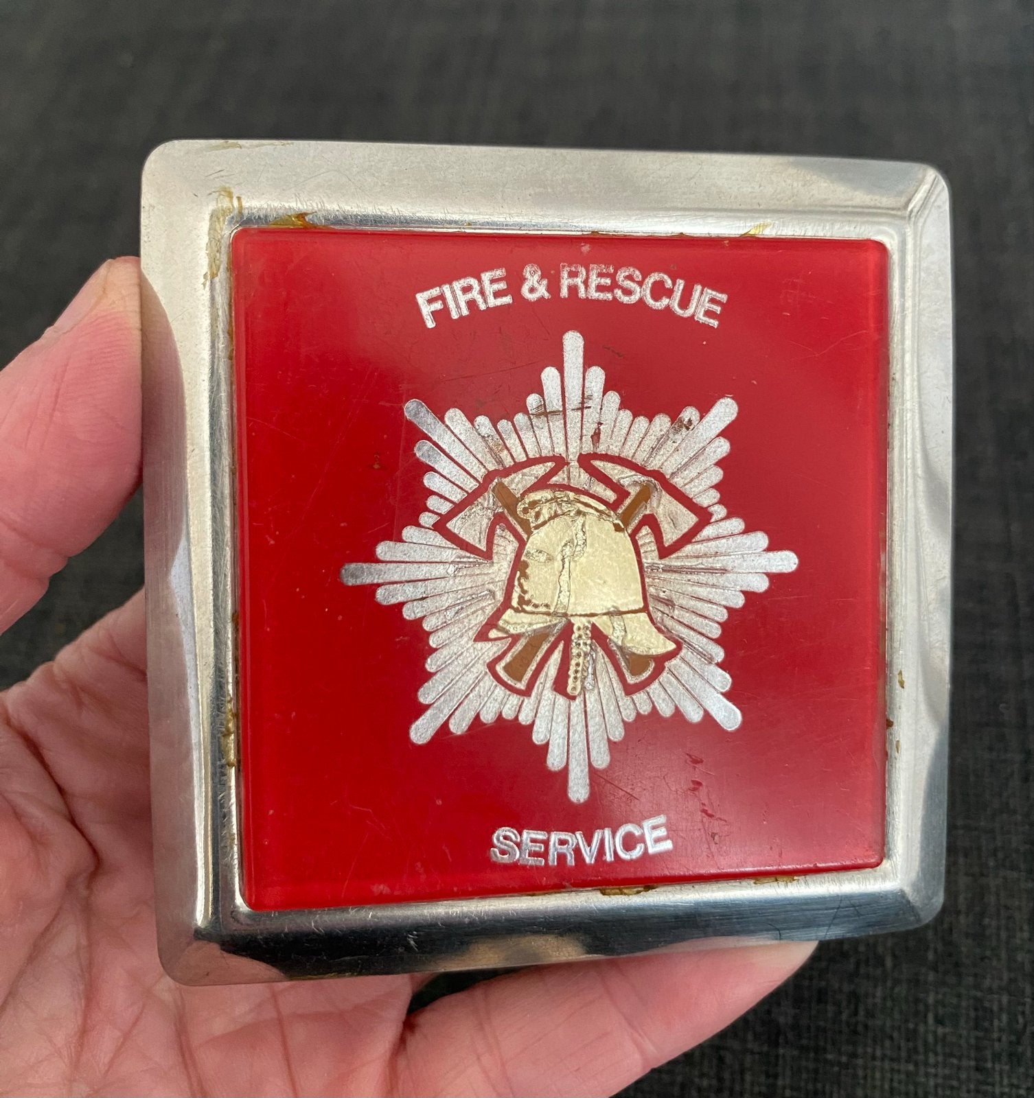 Vintage Fire & Rescue Service brandweer autogrill embleem UK, Ophalen of Verzenden, Gebruikt