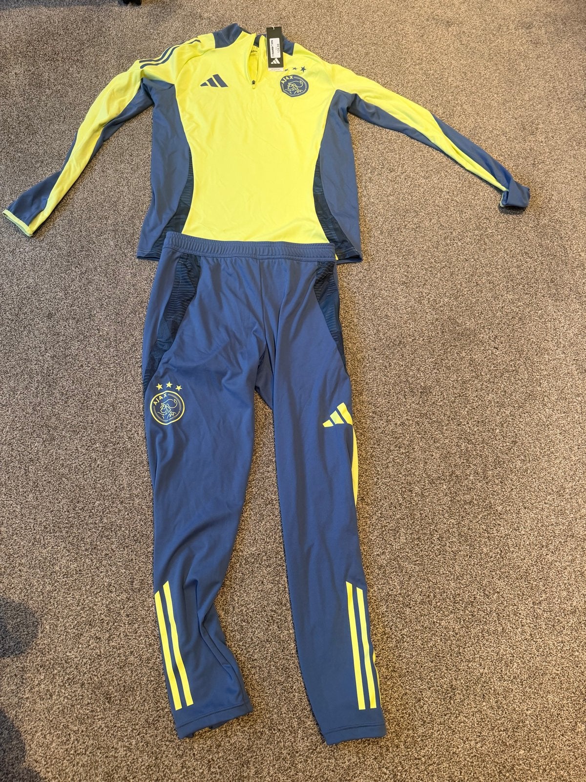 Adidas Ajax Trainingspak - Nieuw met labels, Ophalen of Verzenden, Nieuw, Meerkleurig, Overige typen