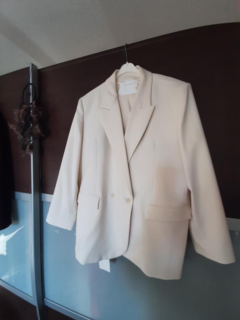 ZARA room wit dames pak NIEUW, Kleding | Dames, Kostuum of Pak, Maat 46/48 (XL) of groter, Nieuw, Ophalen of Verzenden