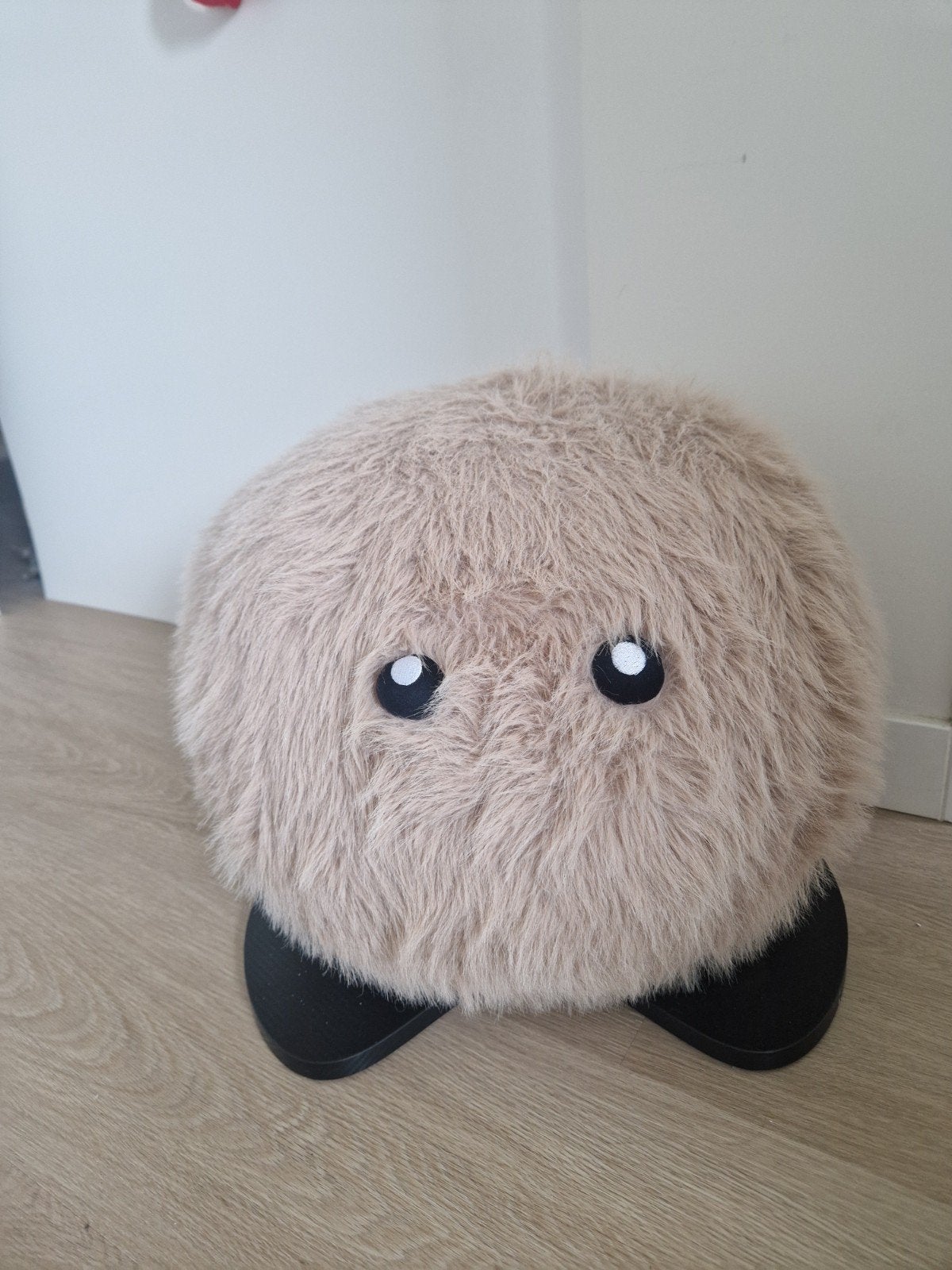 Kleine poef  op pootjes, Ophalen