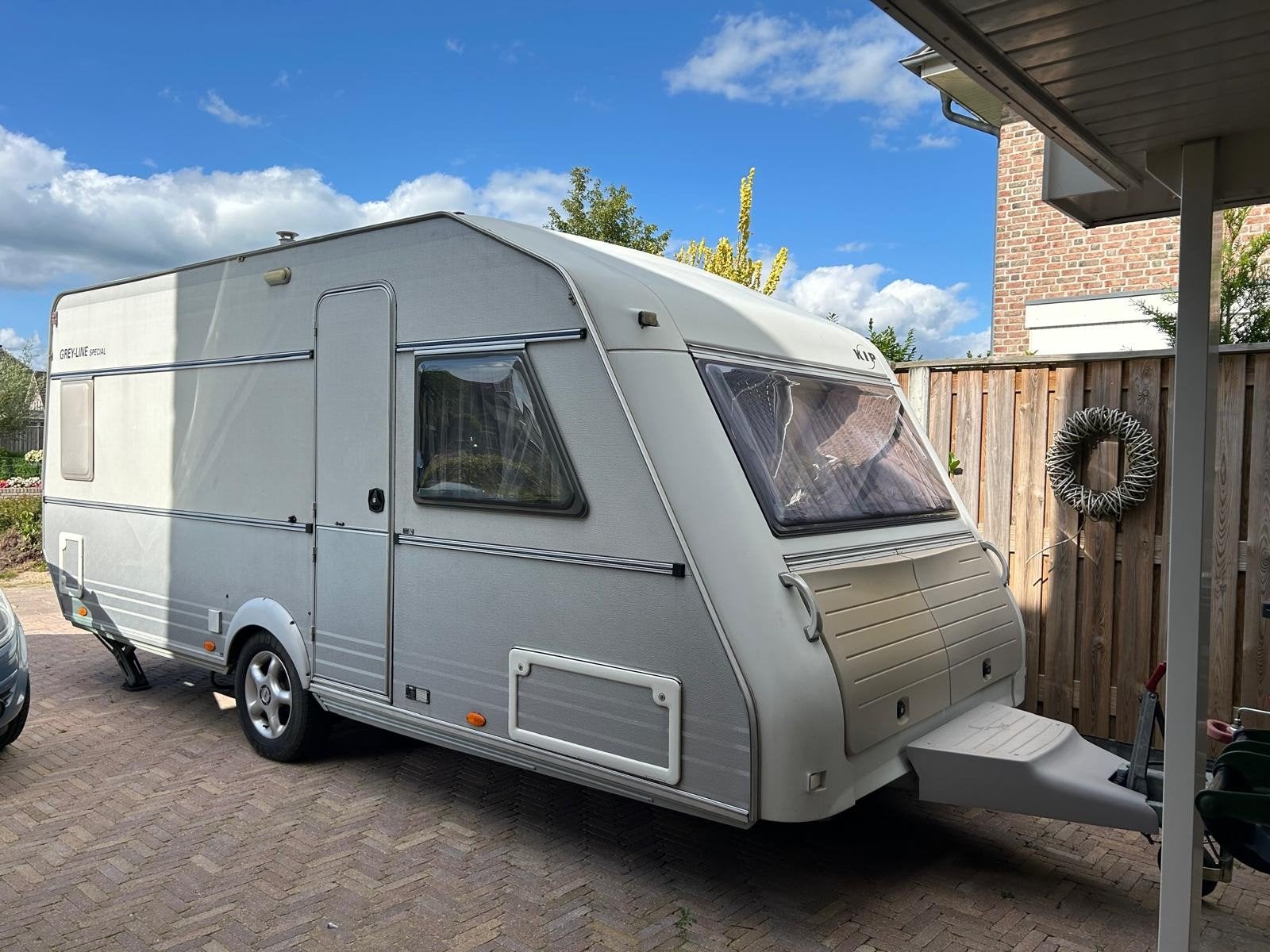 SUPER FIJNE KIP CARAVAN, Rondzit, Kip, Koelkast, Particulier