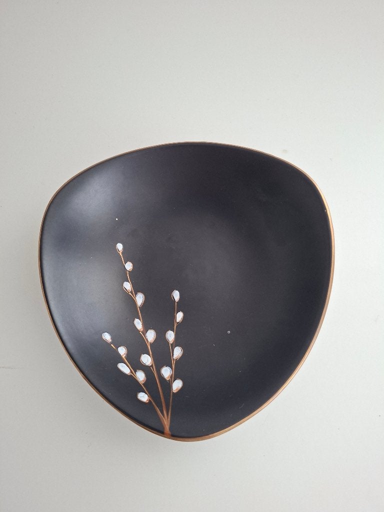 Flora Lente Decoratieve schaal met wilgenkatjes - Zwart/Goud, Antiek en Kunst, Ophalen of Verzenden
