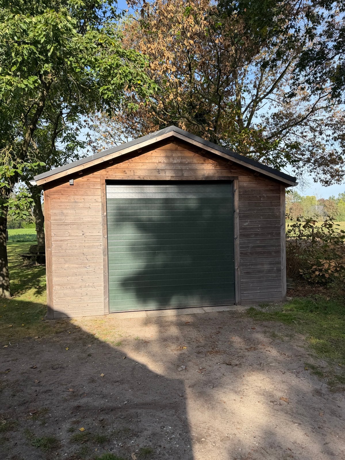Houten schuur met garagedeur, Ophalen, Gebruikt, Schuur, 2 ramen