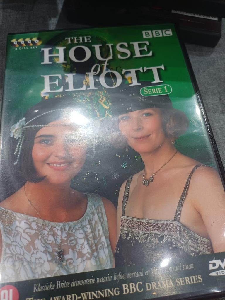 House of elliot, Alle leeftijden, Ophalen of Verzenden, Zo goed als nieuw