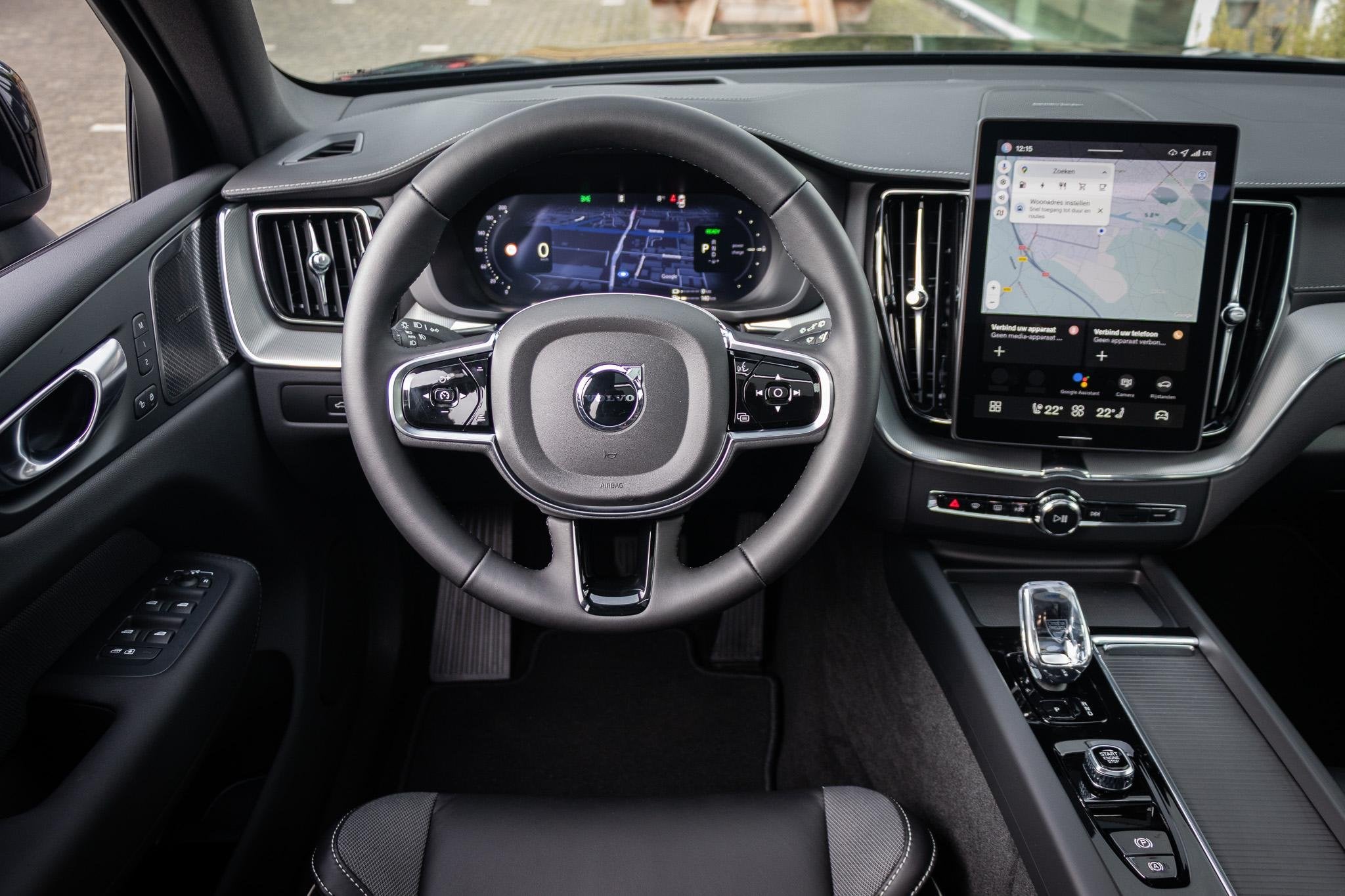 Volvo XC60 2.0 T8 Plug-in hybrid AWD Ultra Black Edition | F, Auto's, Automaat, Gebruikt, Euro 6, 4 cilinders