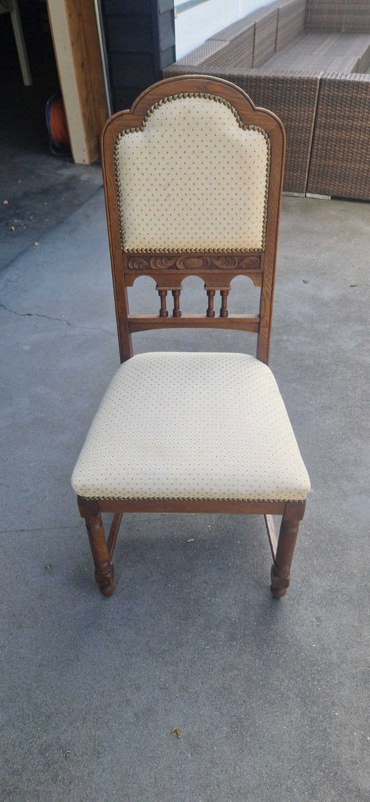 4 klassieke stoelen, deels te lijmen, Ophalen