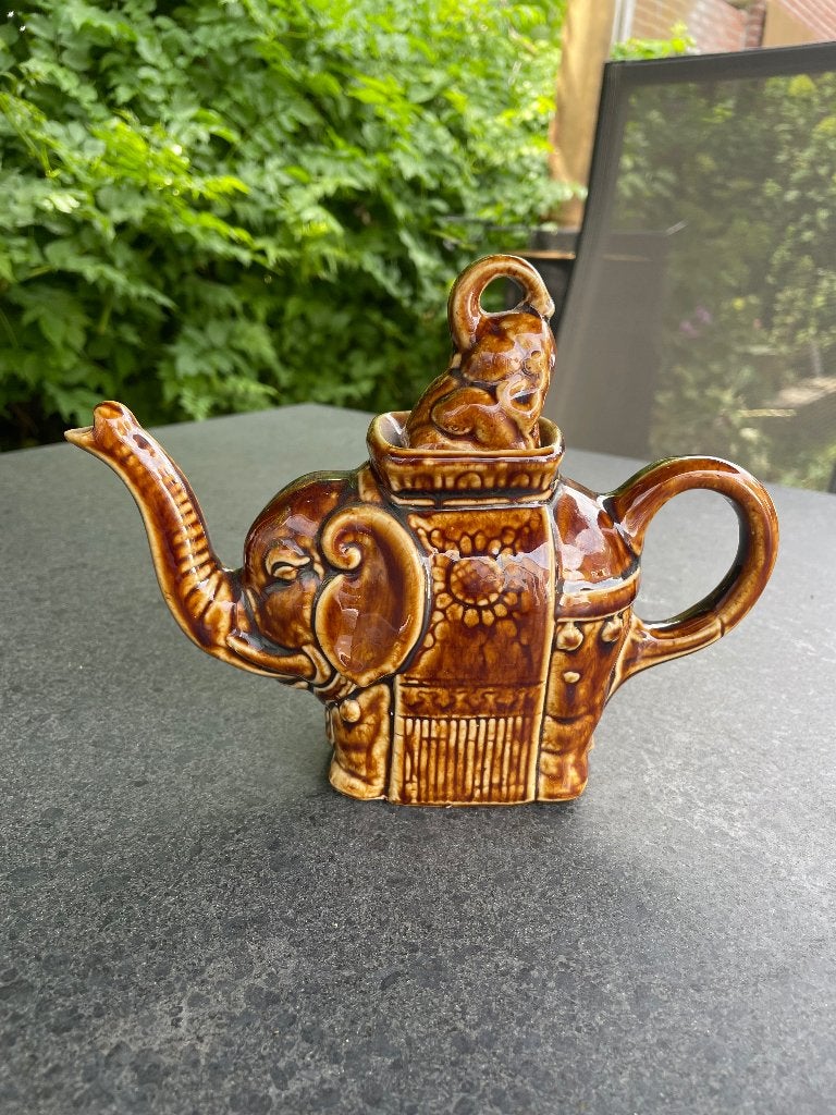 Vintage theepot, olifantje 15cm, Antiek en Kunst, Antiek | Keramiek en Aardewerk, Ophalen of Verzenden