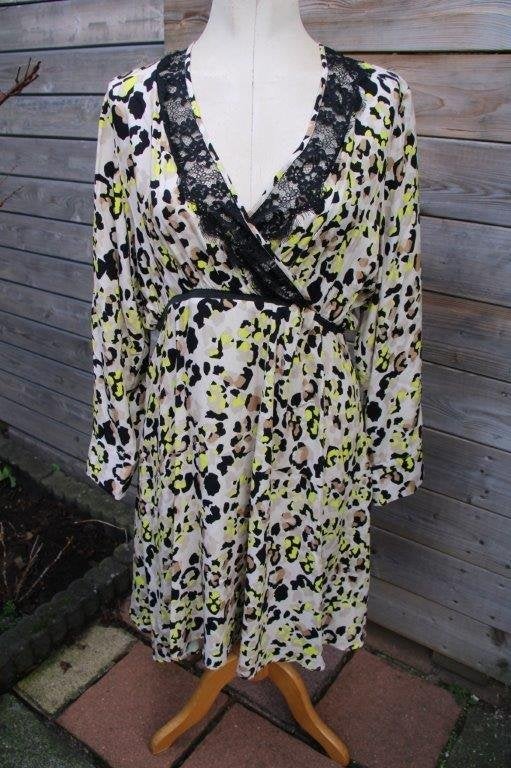 Jurk beige/ geel/ zwart Due Amanti mt 4 (EU42) Vaste prijs, Kleding | Dames, Zwart, Maat 42/44 (L), Ophalen of Verzenden, Zo goed als nieuw
