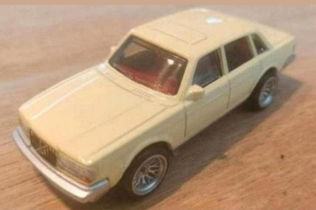 Nieuwe aangepaste VOLVO 240, DIV DETAILS EN BBS VELGEN, Hobby en Vrije tijd, Modelauto's | 1:50, Nieuw, Auto, Matchbox, Ophalen of Verzenden