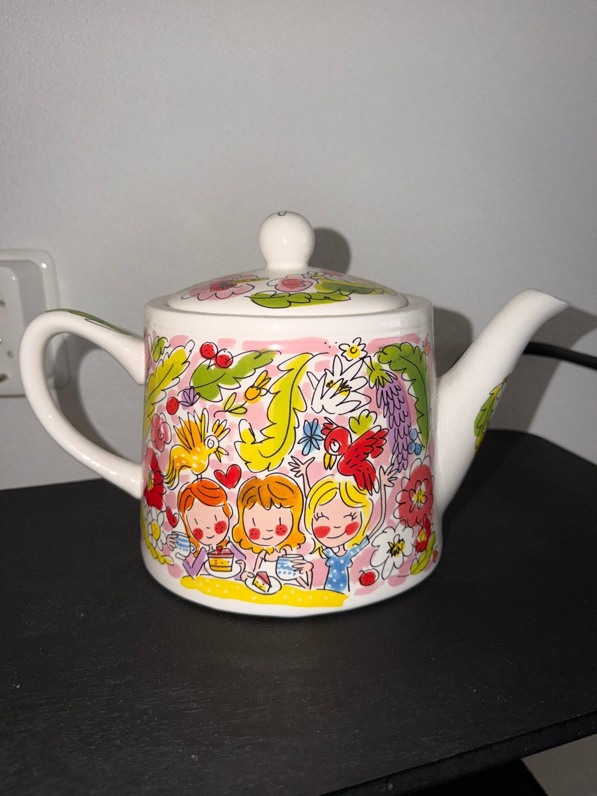 Blond Amsterdam theepot met vrolijke illustraties, Keramiek, Ophalen of Verzenden, Zo goed als nieuw, Theepot