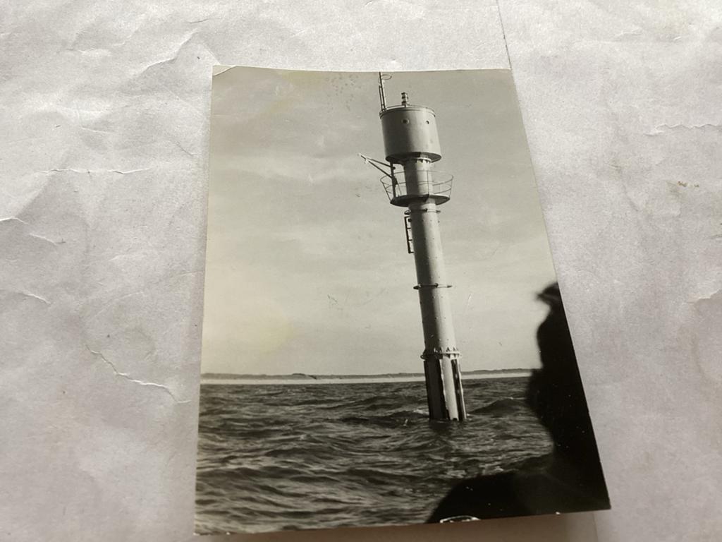 Katwijk aan Zee  foto van een boei op zee, jaren '60, Verzamelen, Foto's en Prenten, Gebruikt, Foto, Ophalen of Verzenden, Natuur