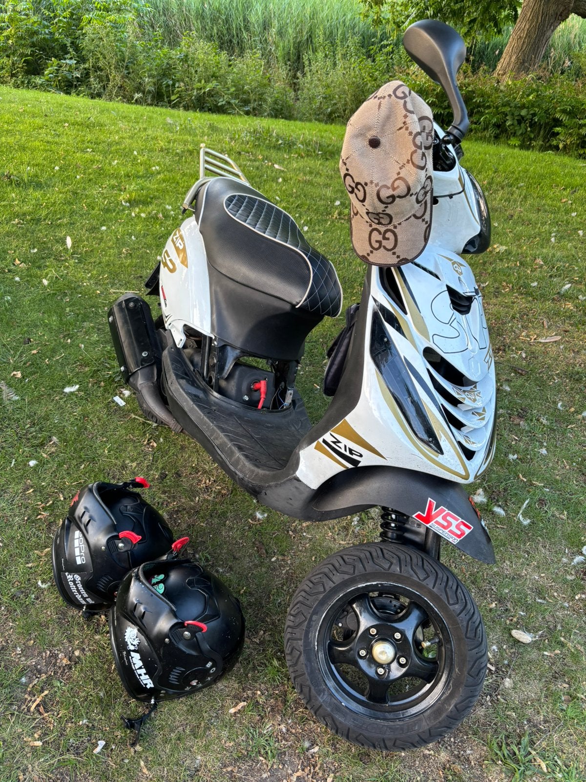 zip 180 lc m08 tekoop teruil, Fietsen en Brommers, Scooters | Piaggio, Zo goed als nieuw, Zip, Benzine, Ophalen