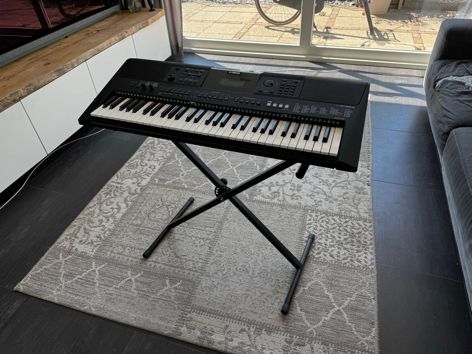 Yamaha PSR-E453 Keyboard met hoogte verstelbare standaard, Muziek en Instrumenten, Keyboards, Ophalen, 61 toetsen, Yamaha, Zo goed als nieuw