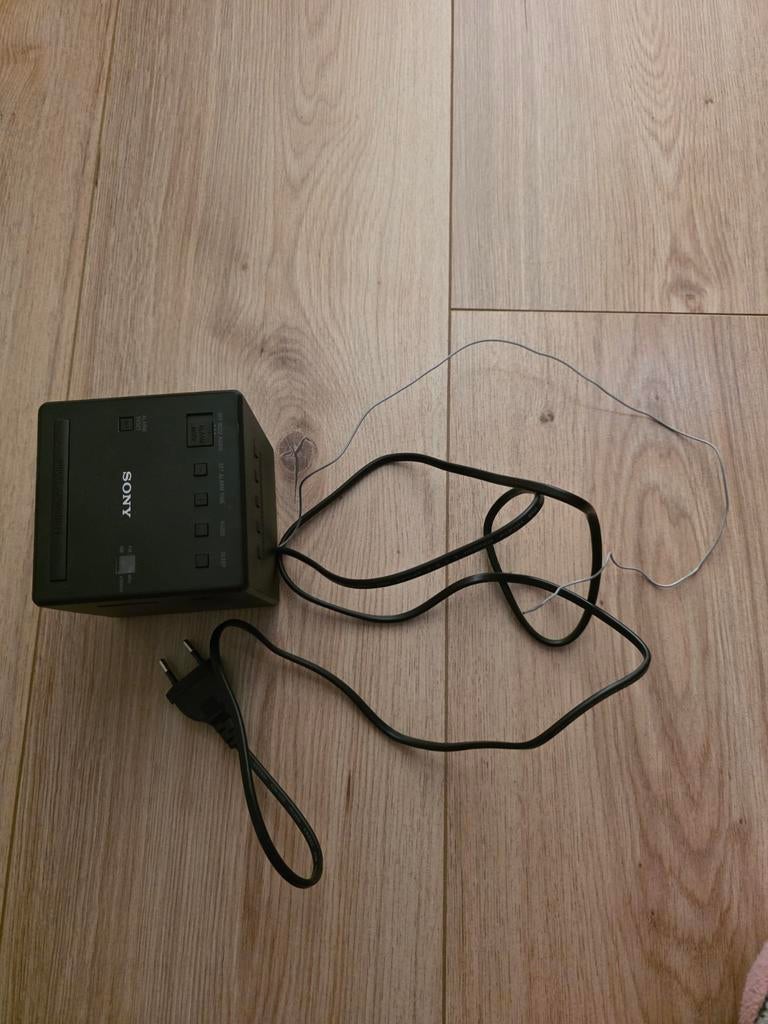 Sony Wekker Radio - Compact en Functioneel, Ophalen, Zo goed als nieuw, Radio
