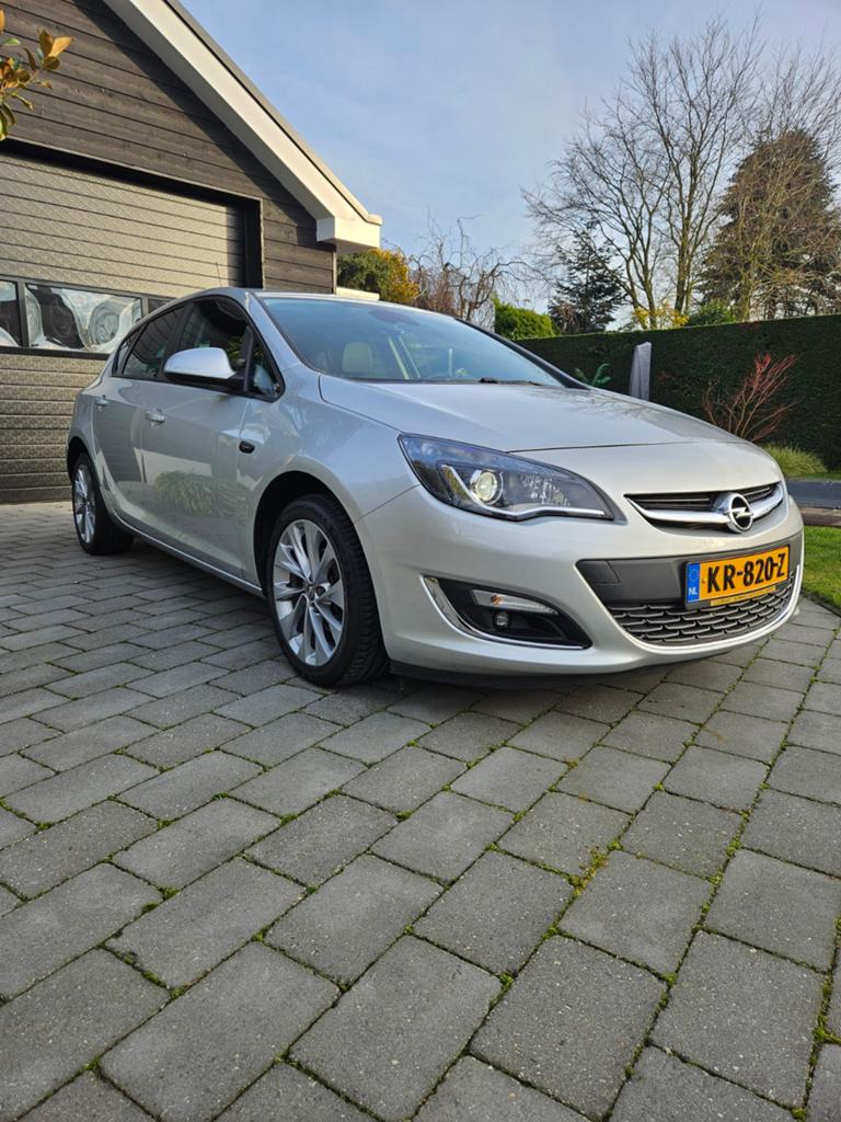 Opel Astra 1.4 Turbo 2014 en 90434 km, Auto's, Opel, 680 kg, 4 cilinders, 1353 kg, 75 €/maand
