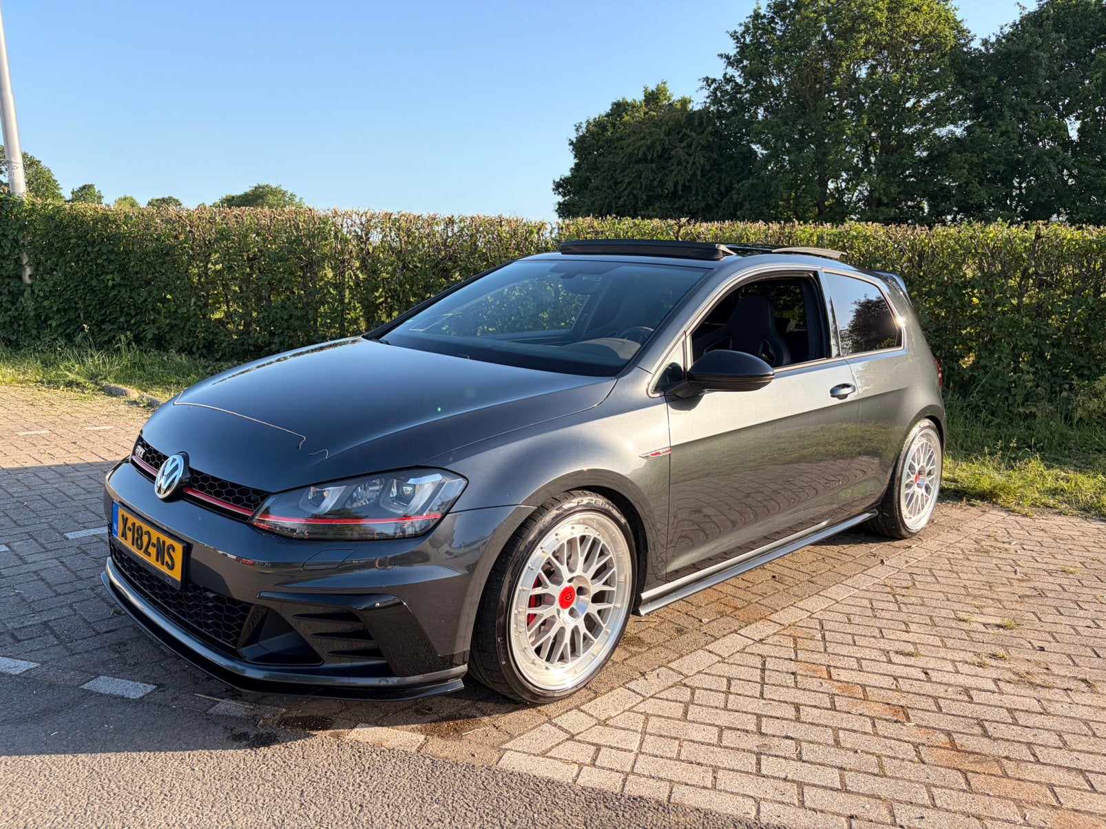 Volkswagen Golf GTI Clubsport, 1295 kg, 4 cilinders, 1984 cc, Zwart
