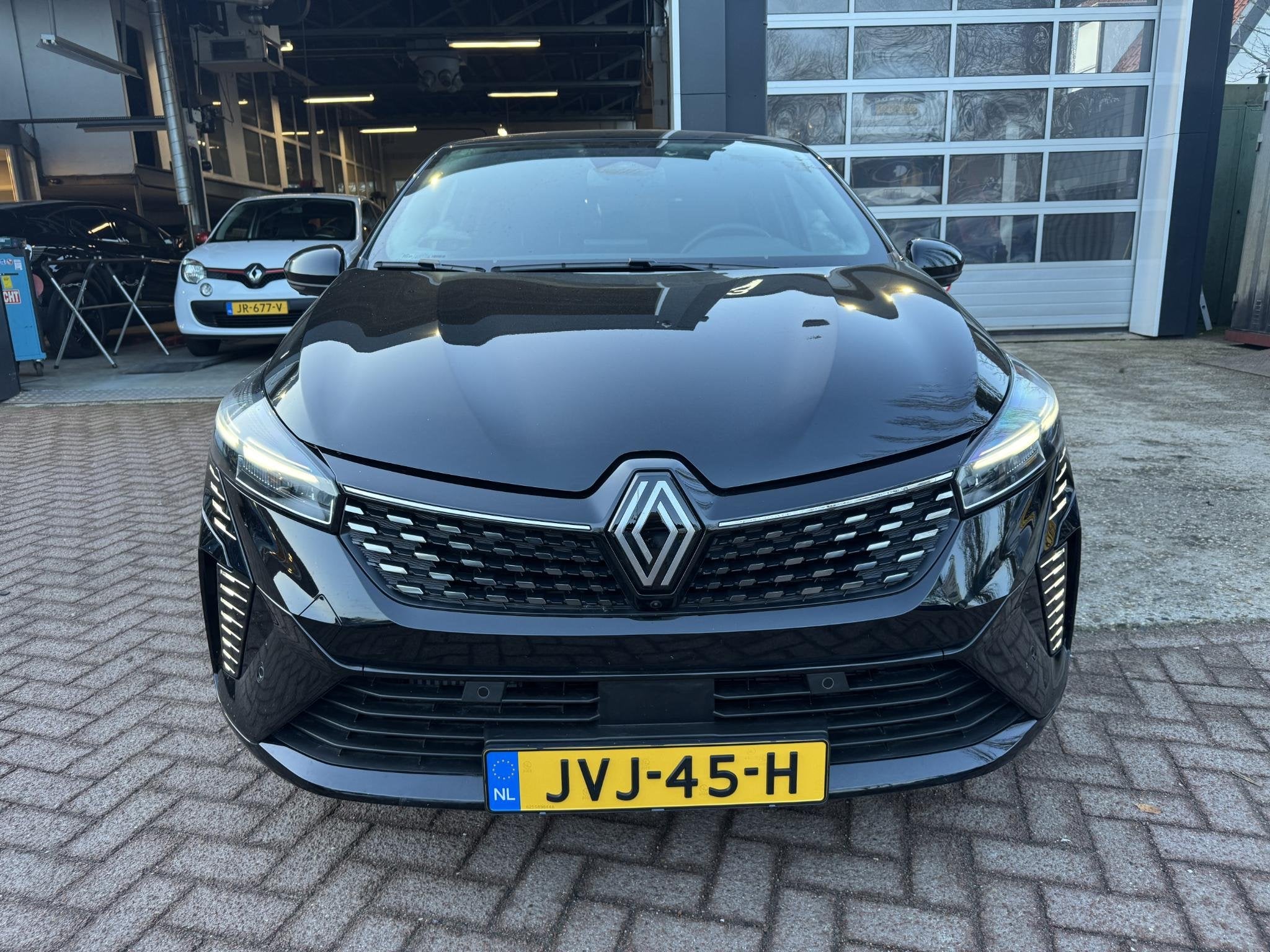 Renault Clio 1.0 TCe 90pk Techno+360 Camera!, Voorwielaandrijving, Gebruikt, Euro 6, Leder en Stof