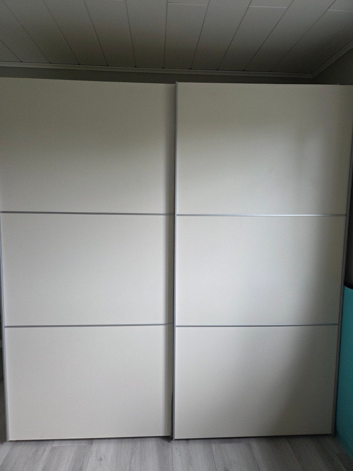 Grote kledingkast met schuifdeuren, Modern en functioneel, Gebruikt, 200 cm of meer, Met plank(en)