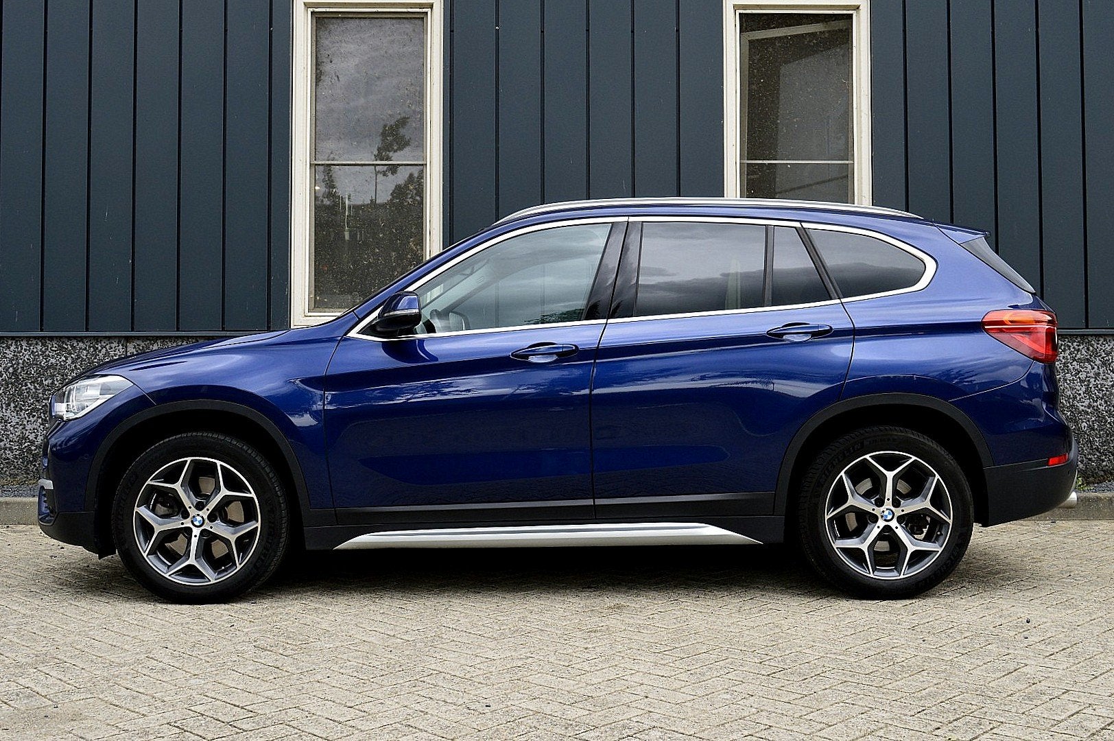 BMW X1 sDrive20i High Executive Rijklaarprijs-Garantie Panor, Blauw, Leder, Bedrijf, SUV of Terreinwagen